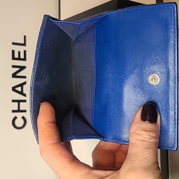 CHANEL RARE VINTAGE 2012 HERE MARK CC MATELASSE PATENT LEATHER W/ COIN PURSE - Picture 13 of 17
